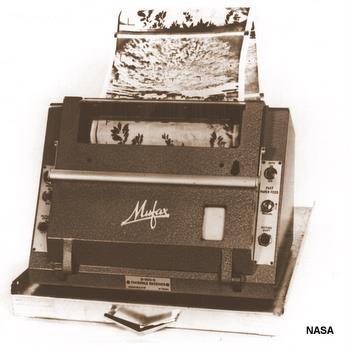 A Muirhead Mufax D-900-S fax machine from the 1960s used by meteorologists for receiving weather charts.